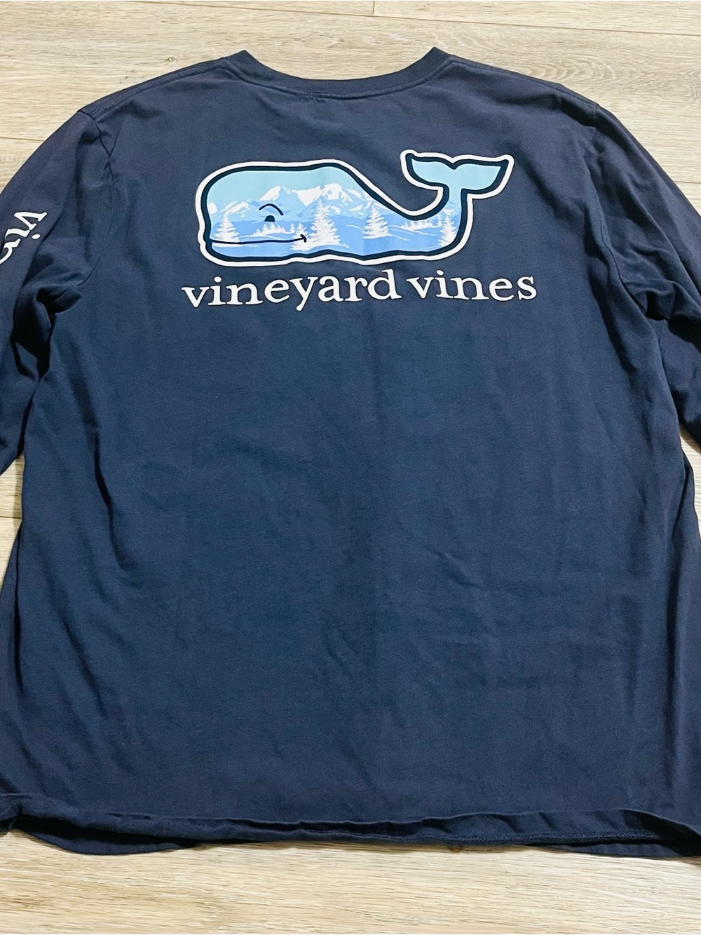 Vineyard Vines Navy Long-Sleeve Tee with Light Blue Whale Graphic